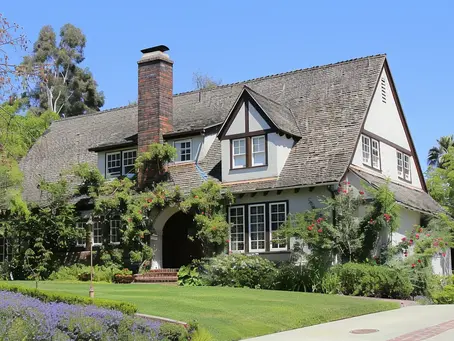A Santa Monica Roofer’s Guide to Choosing the Right Roof for Your Architectural Style