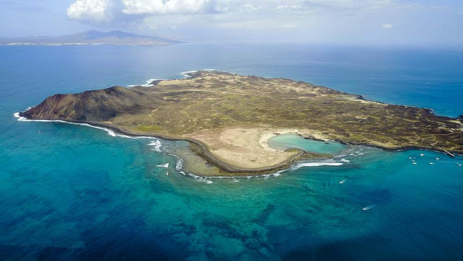 DIA 3 - Lunes 4/12: El Norte, Isla de Lobos y Corralejo. Vinyasa y Meditación al atardecer