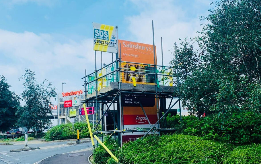 scaffolding on corner 