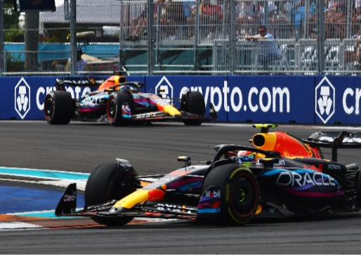 Max Verstappen, Gerilerden Başlayarak Kazandı!