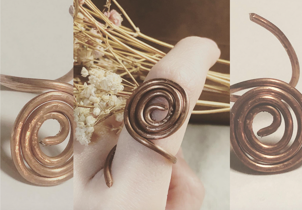 Title: Spiral ring
Medium: thick copper wire
Size: 5 x 5 cm
Date of completion: 2021
