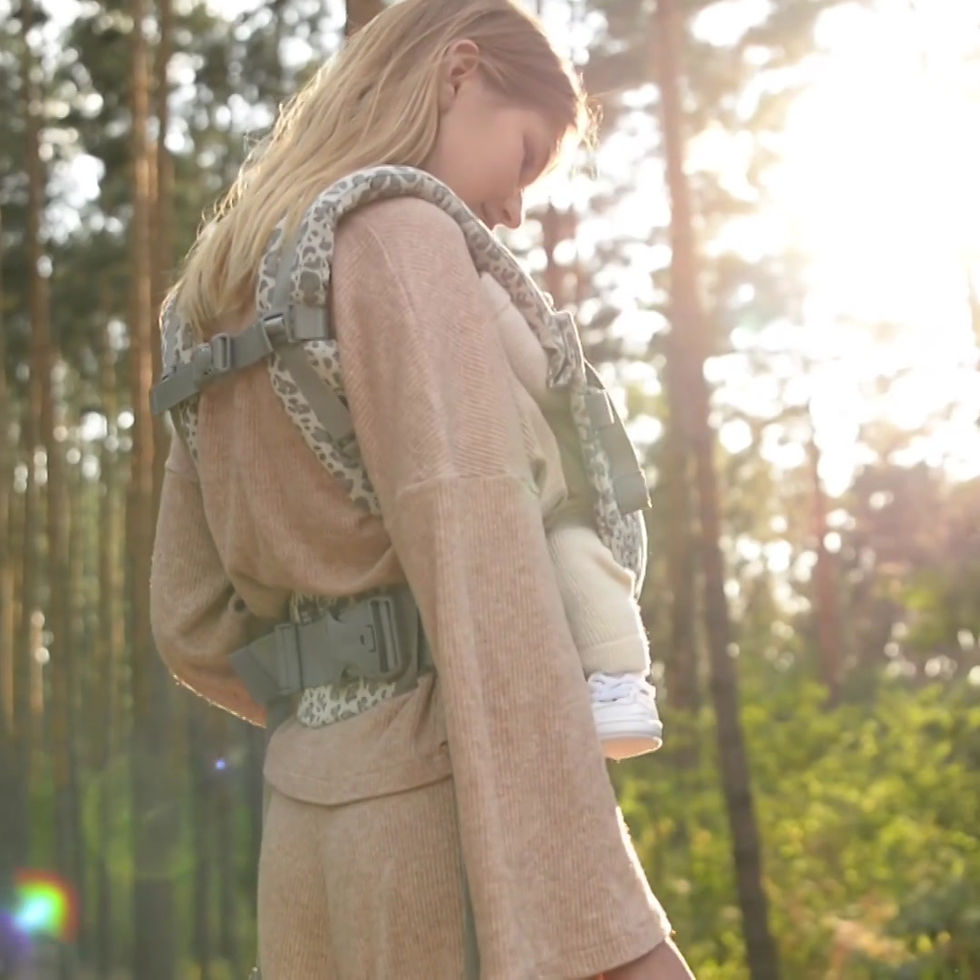 תמונה ממוזערת: המנשא עשוי מבד כותנה אורגנית מאוד רכה ונעימה למגע