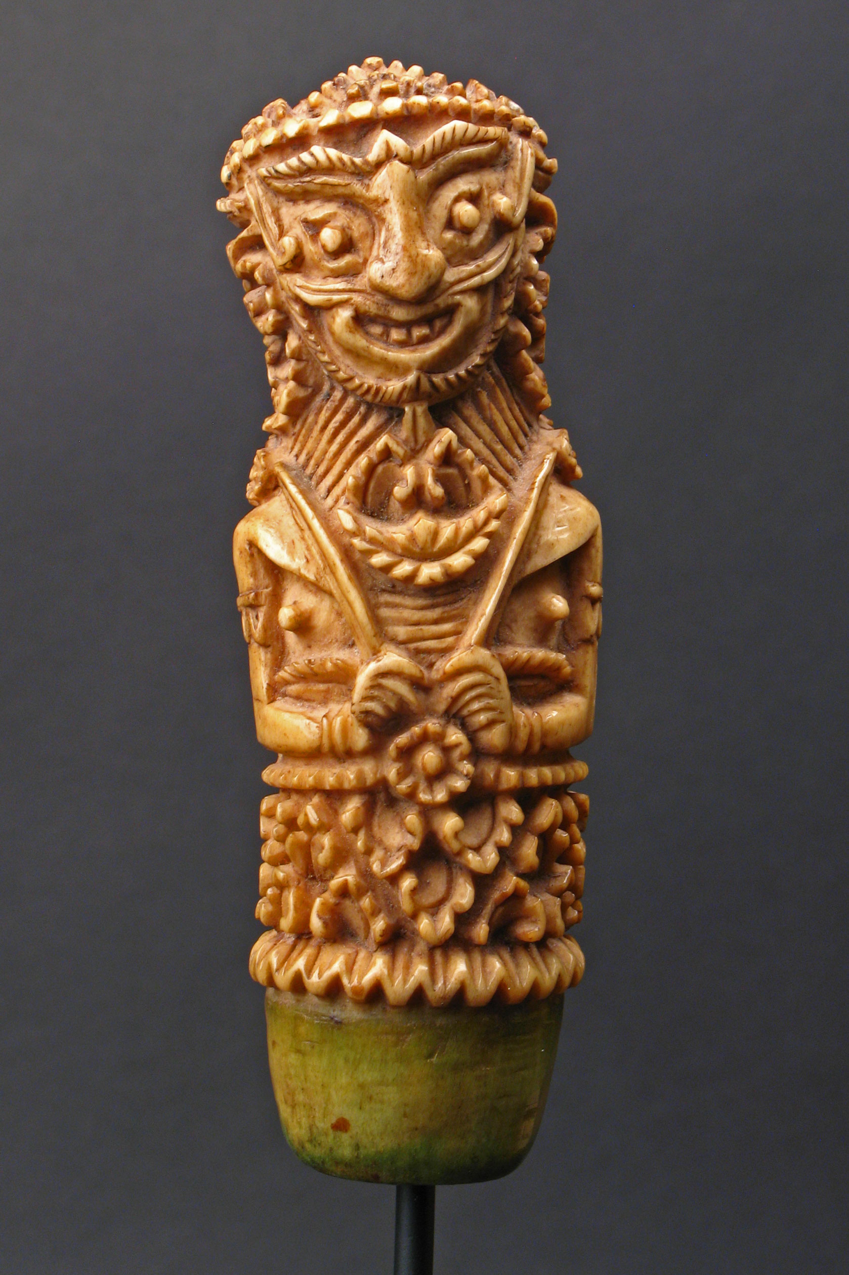 Madura bone hilt