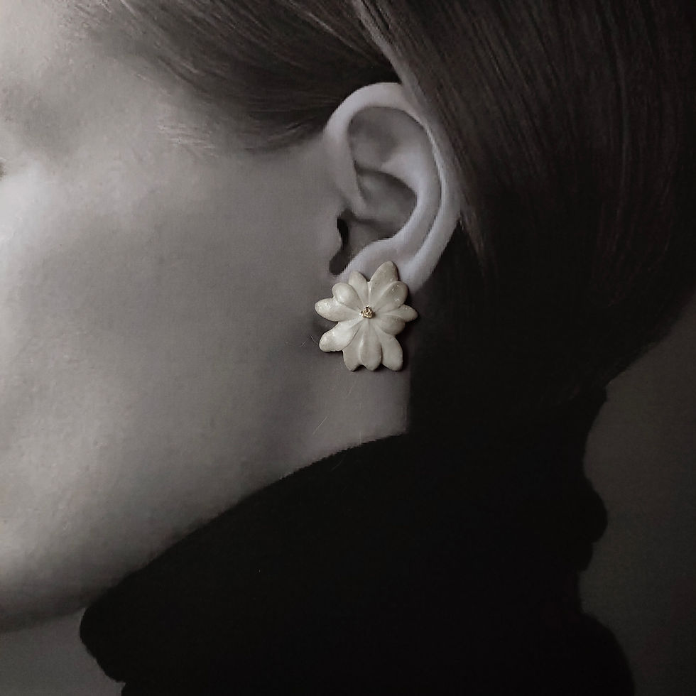 Thumbnail: Leaf decoration Hana