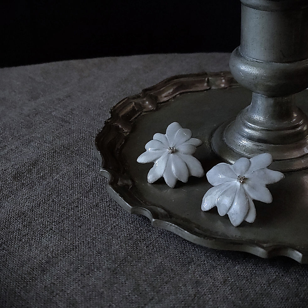 Thumbnail: Leaf decoration Hana