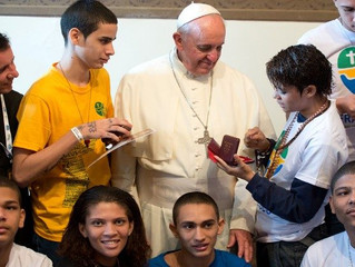 Papa Francisco "inclui, não julga, é humilde", diz jovem