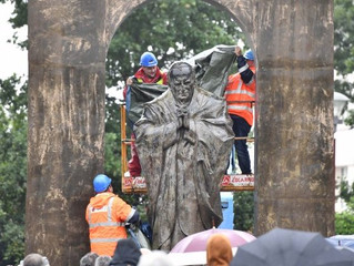 França: estátua de S. João Paulo II removida de espaço público