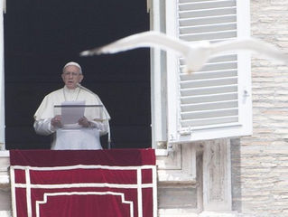 Papa Angelus: Não acreditamos em uma entidade distante, Deus é papai