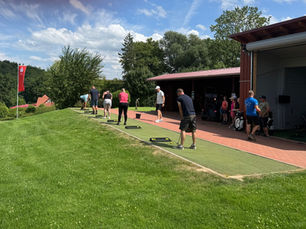 Karneval trifft Golf – Karnevalsgemeinschaft zum zweiten Mal beim Schnupperevent