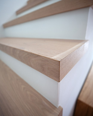 Treppe Eiche Bauschreiner.jpg