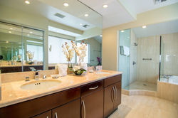 Luxurious Bathroom in Maui