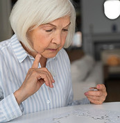 PERDA-AUDITIVA-E-ALZHEIMER-scaled.jpg