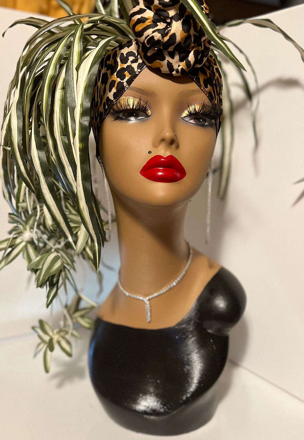 Thumbnail: Zahara Queen Planter