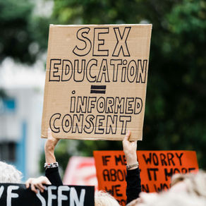 Enough is Enough. Educare al consenso tra Italia e Inghilterra