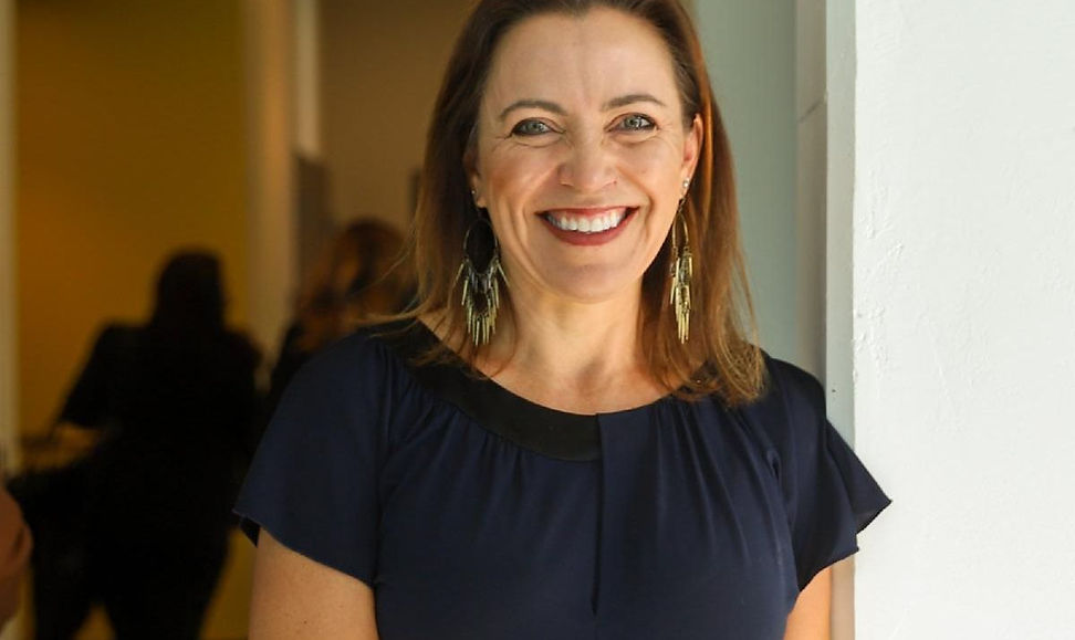 Dani Halton Headshot.jpg