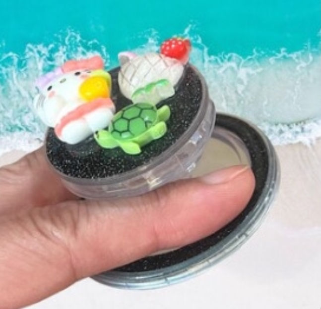 Thumbnail: Hello Kitty Hawaii Magnetic Phone Grip