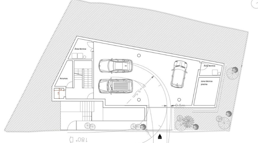 Visualize a distribuição inteligente dos espaços desta moradia de luxo — com áreas amplas, design funcional e cada detalhe pensado para o conforto e elegância.