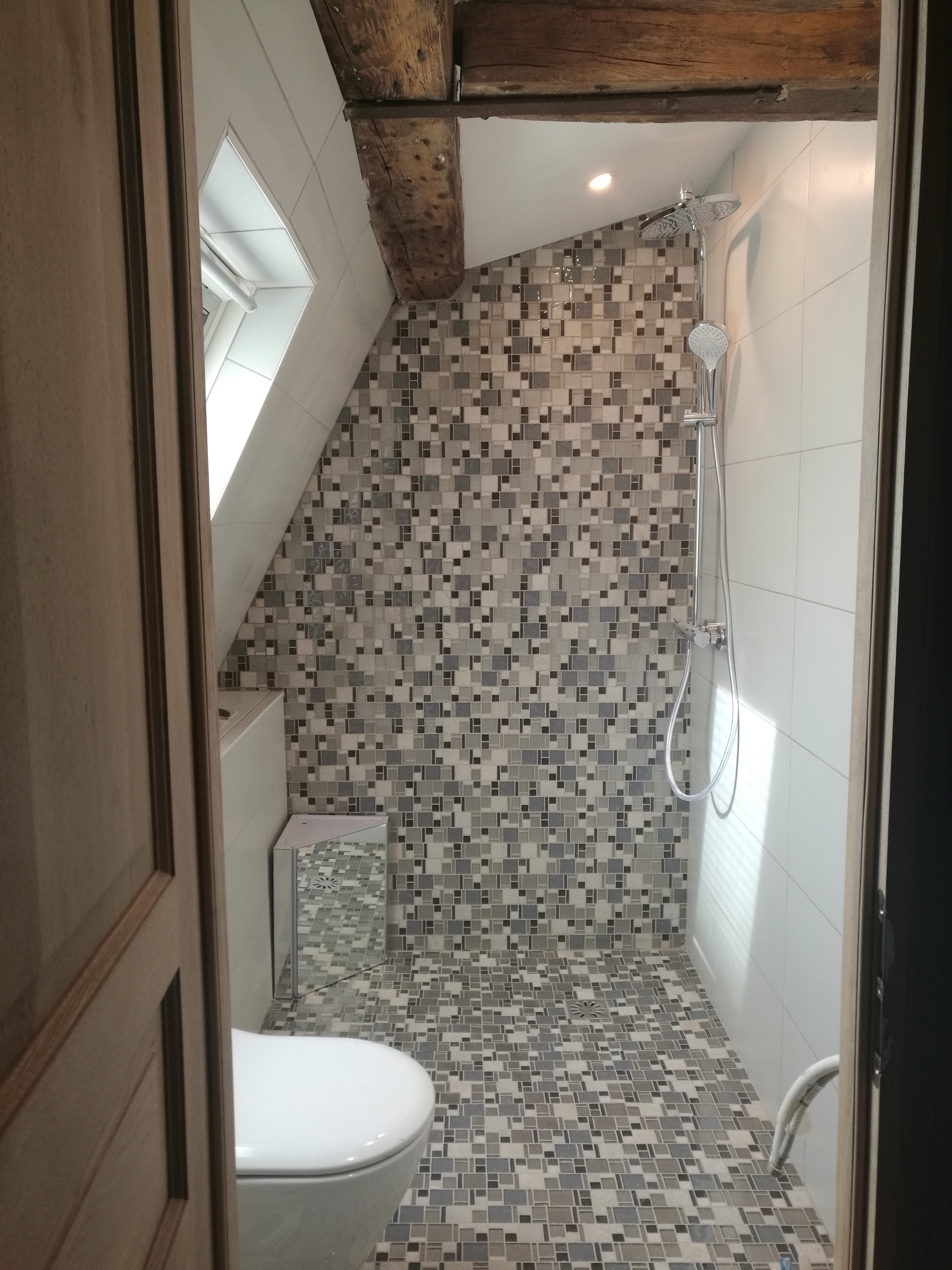 salle de bains sous les toits