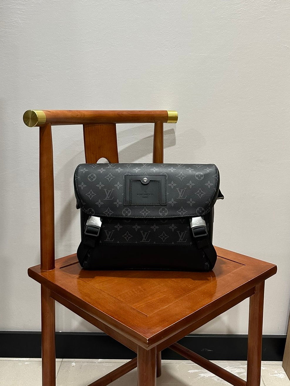 LV Voyager Front View