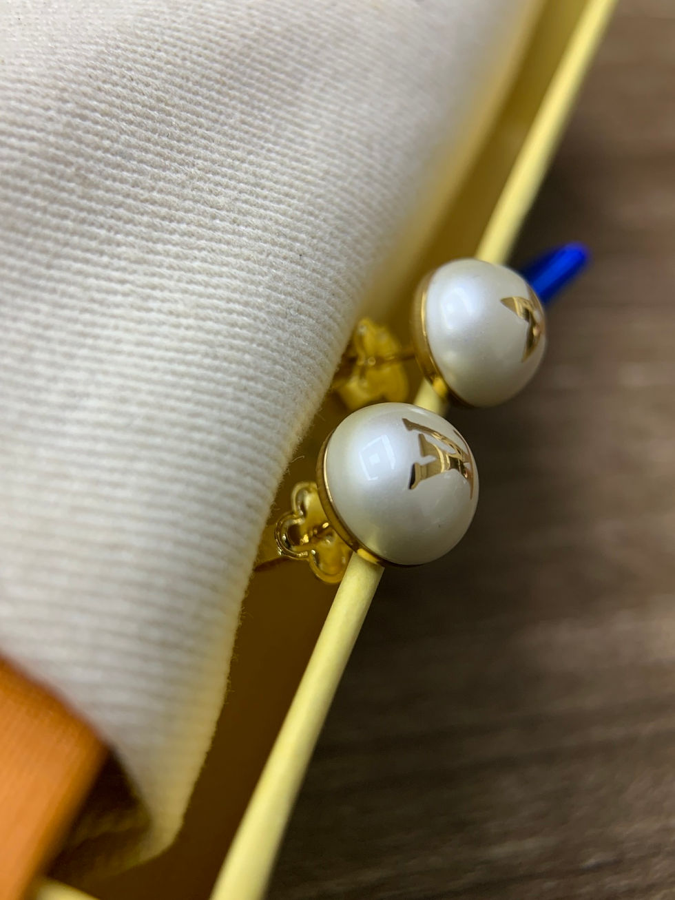 Thumbnail: LV My Mix Pearl Earrings Front Side View Close Up 2