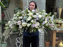 Dessus cercueil blanc Marlies Fleurs fleuriste Nimes