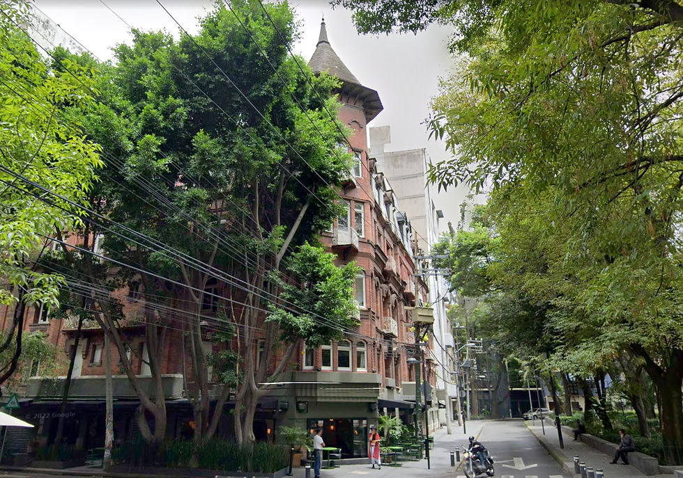 La Casa de Las Brujas street scene