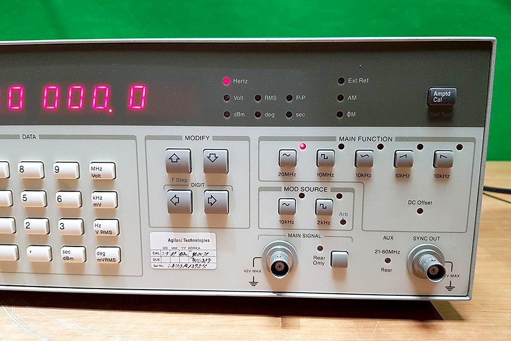 HP 3325B Synthesizer/Function Generator rescience