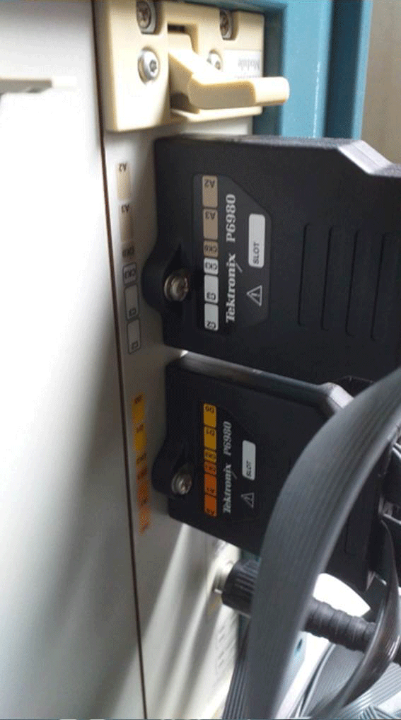 Thumbnail: Tektronix TLA7012 Logic Analyzer