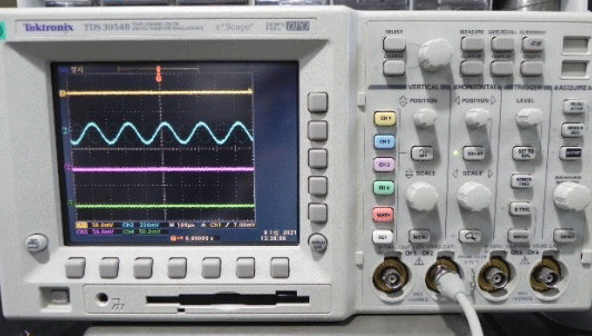 Thumbnail: Tektronix TDS3054B 500MHz 4Channel Digital Phosphor Oscilloscope