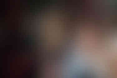 Fragen an den Hochzeitsfotografen, Frau pustet mit Seifenblasen