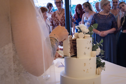 Hochzeitstorte im Anschnitt