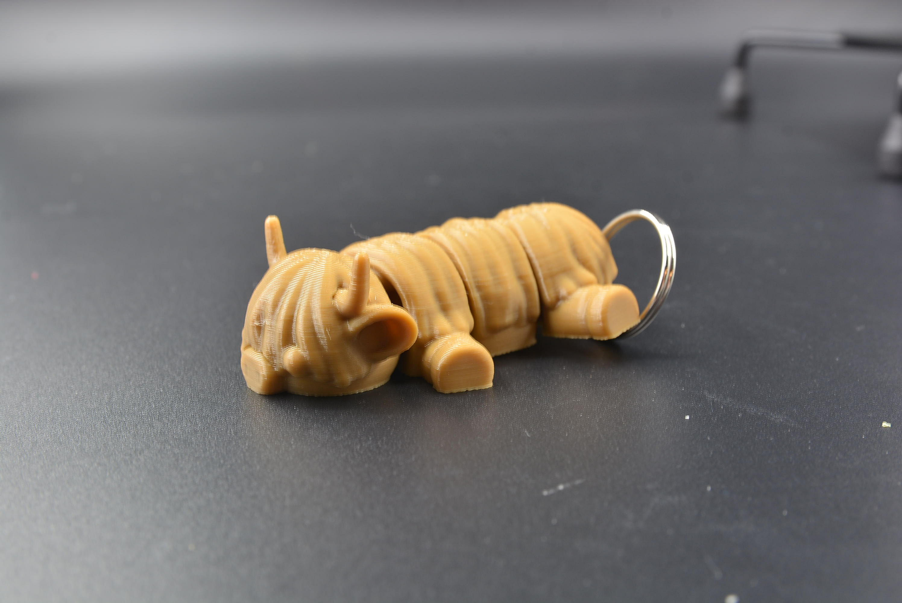 Highland Cow flexi keychain in Oak color