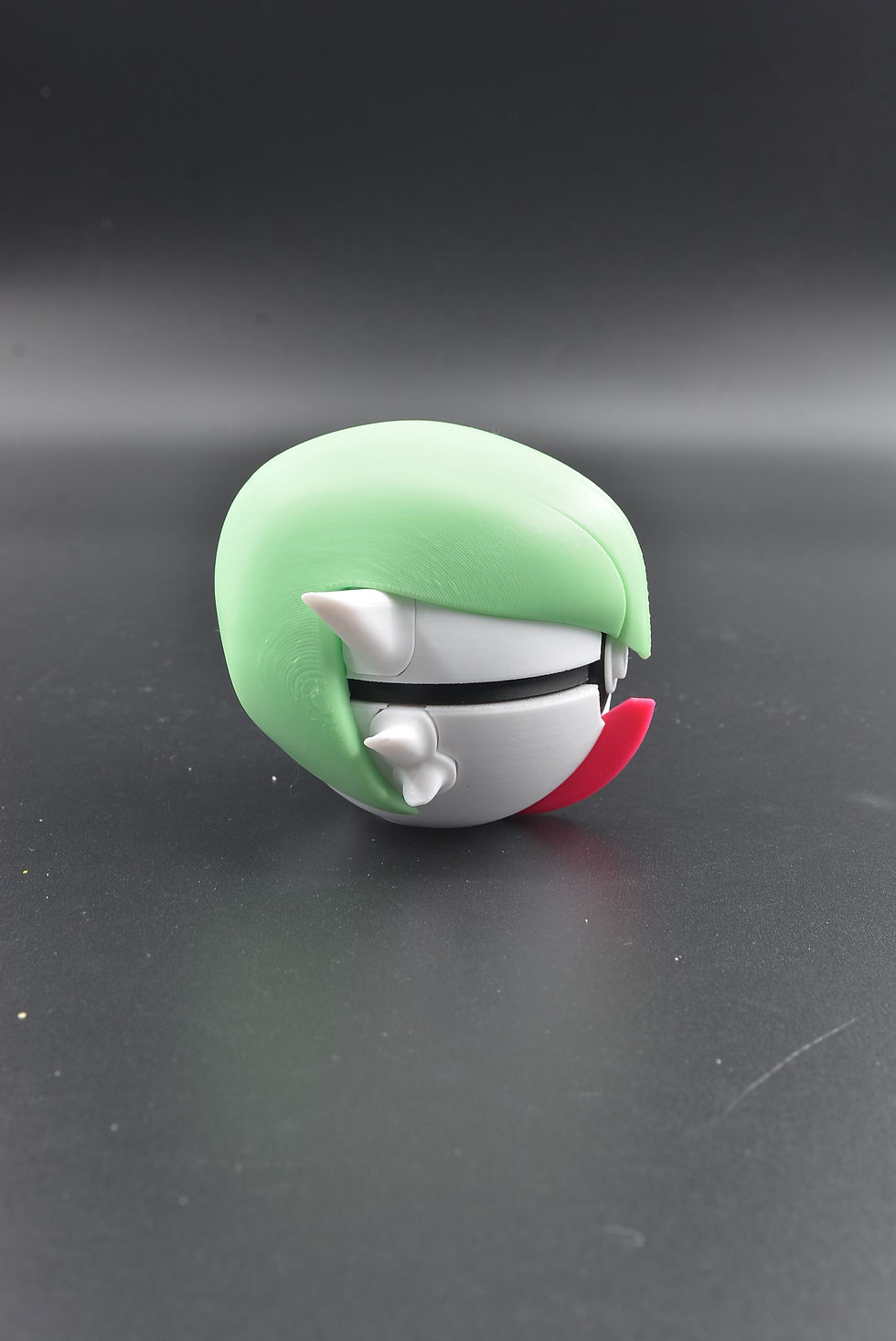 Thumbnail: 3‑D printed Gardevoir ball