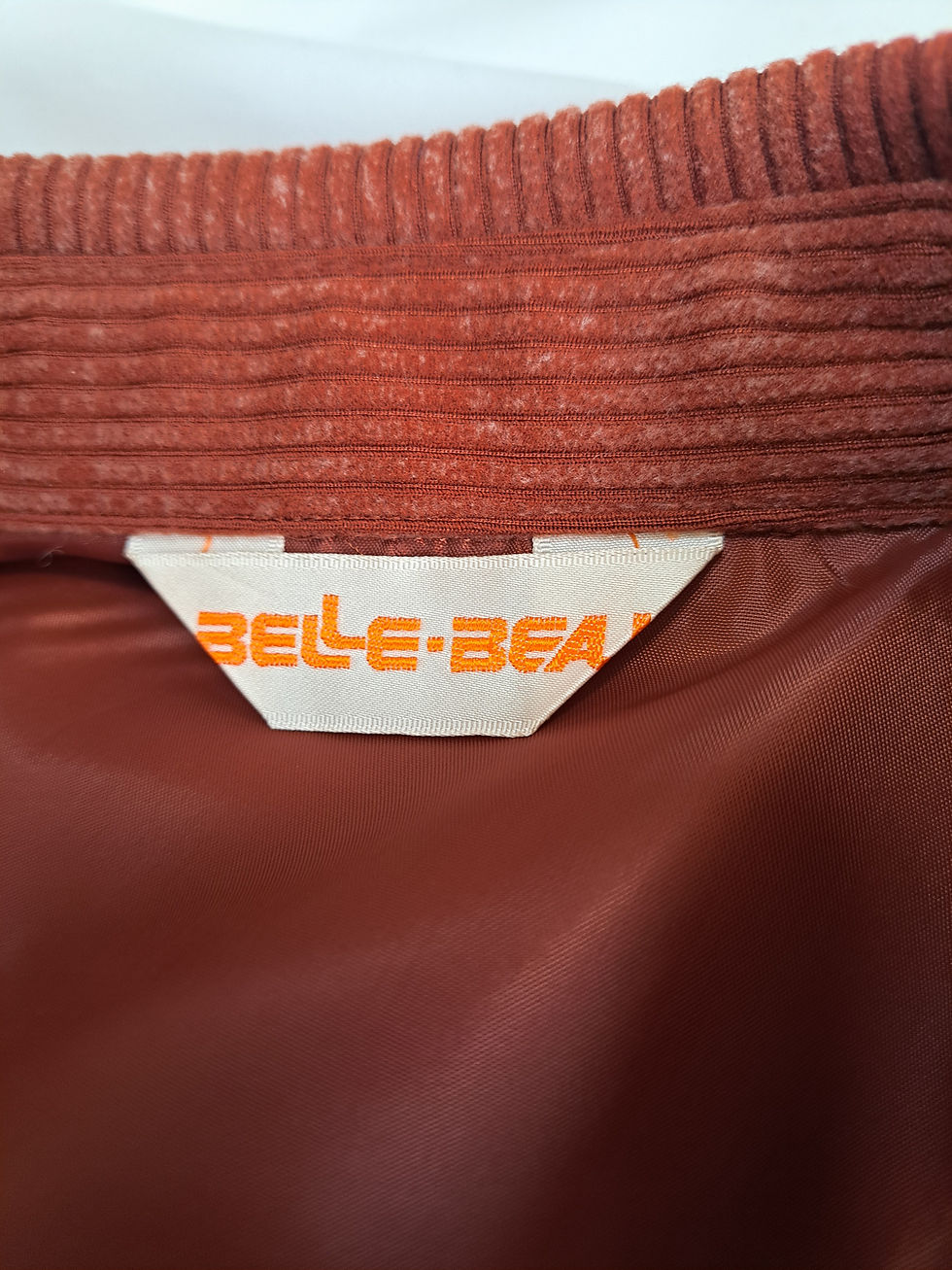 サムネイル： BELLE・BEAL／ヴィンテージ 巻きスカート風クラシカルワンピース（えんじ系・肩パット入り）