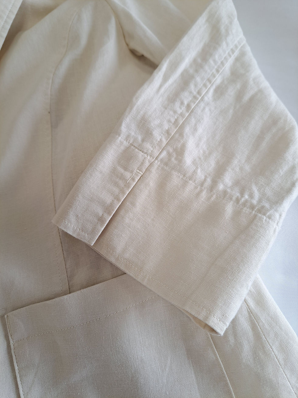 サムネイル： 袖口とステッチのディテール