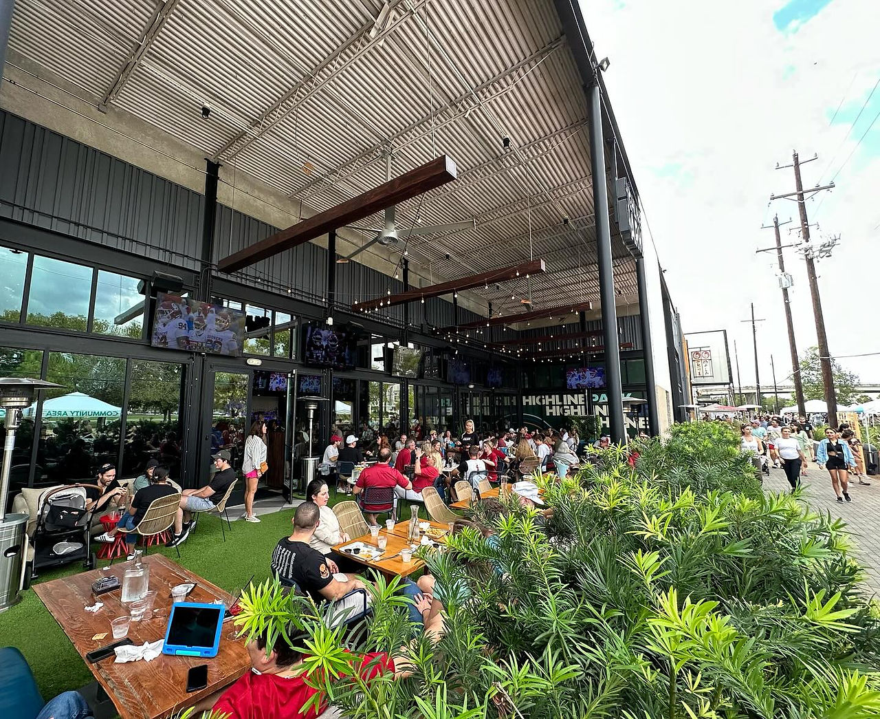 Highline Park Sports Bar
