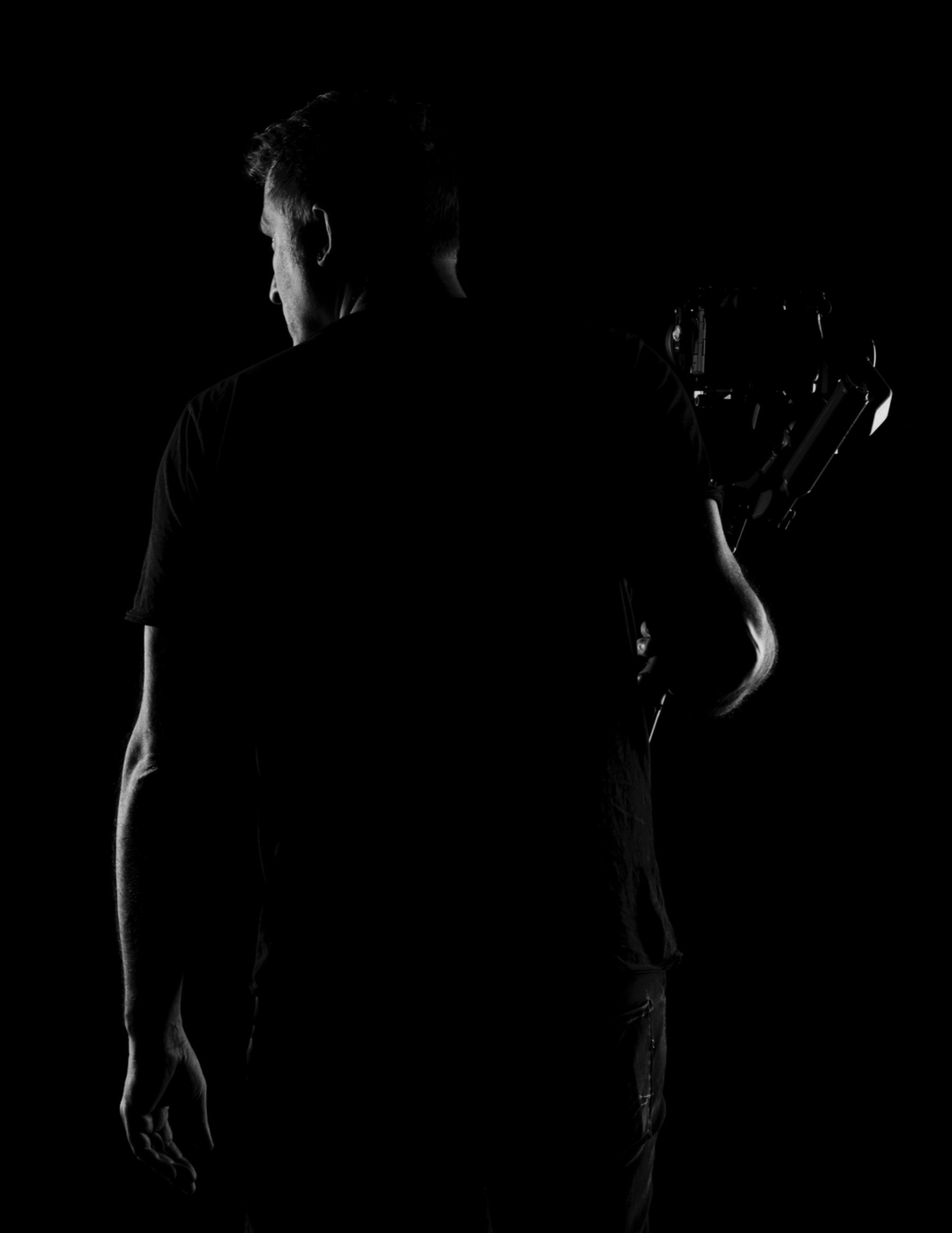 2023-12-19_Porträt Sudio_001_HQ_edited.jpg