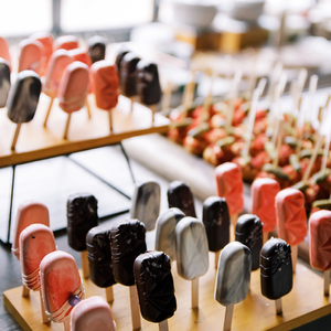 10+ Mouthwatering Wedding Food Trends for 2024