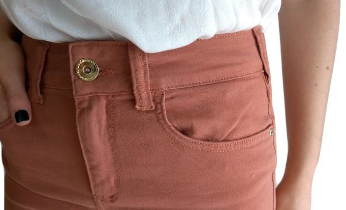 Miniatura: Calça Colcci Sarja Skinny Cintura Média Rasgo Joelho