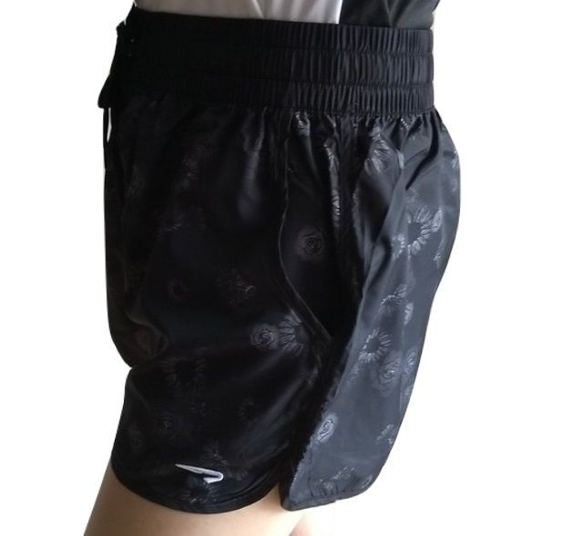 Miniatura: Short Rainha Floral Feminino Preto