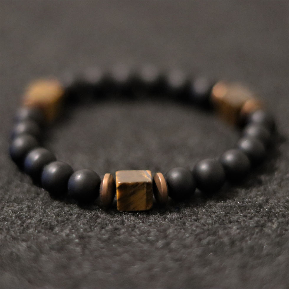 Thumbnail: diagonal view of the bracelet