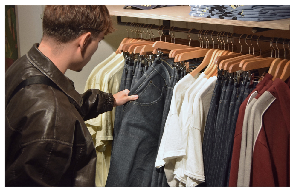 Modern digital wholesale platform for fashion brands enabling real-time order management, inventory syncing, and seamless B2B buying experiences.