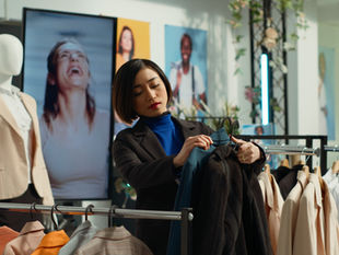 Visual workflow of tradeshow order booking using QArt, covering pre-show preparation, on-floor order capture, and post-show processing