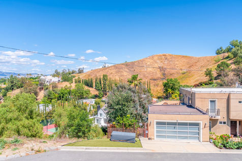 Outdoor view straight of 4715 Burgundy Rd home and lot, Los Angeles real estate photography by MindOfDerby