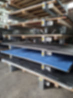 Wir erweitern unser Blechlager um zwei neue Kragarmgestelle und schaffen damit 20 zusätzliche Lagerplätze für Bleche.