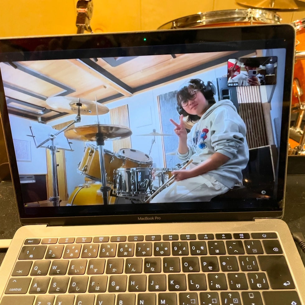 zoomでのオンラインドラムレッスンの様子