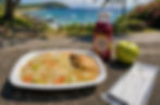Riz blanc sauté aux légumes avec jus de fruits