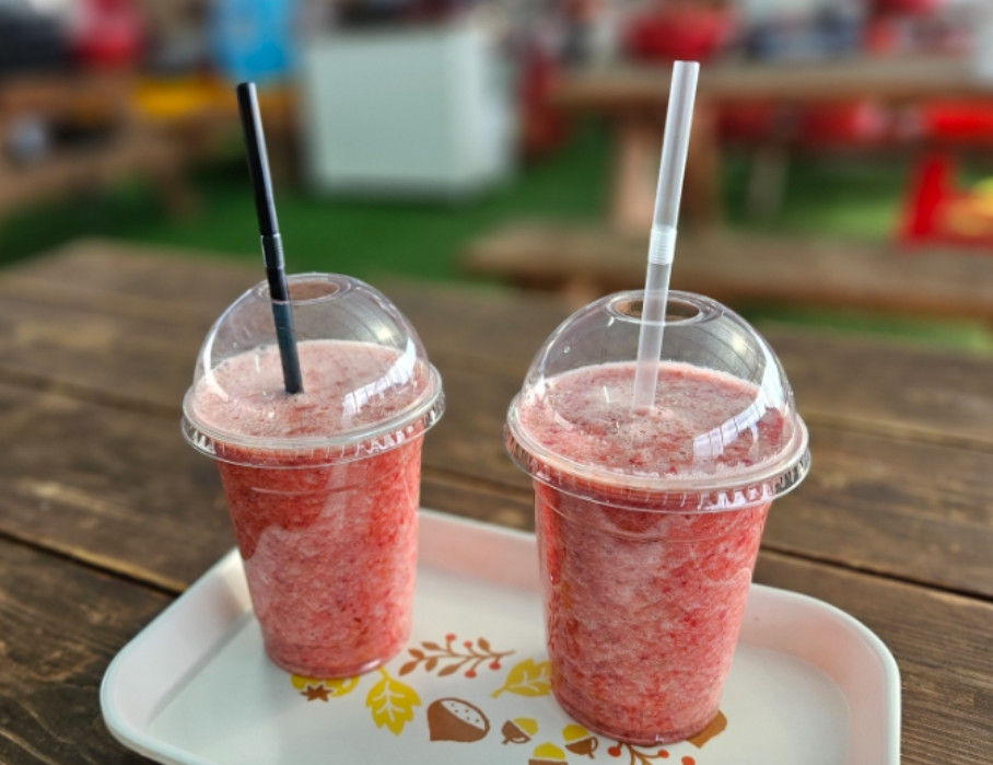 Bukhangang River Bicycle Path - Osam Strawberry Experience Farm - Strawberry Shake