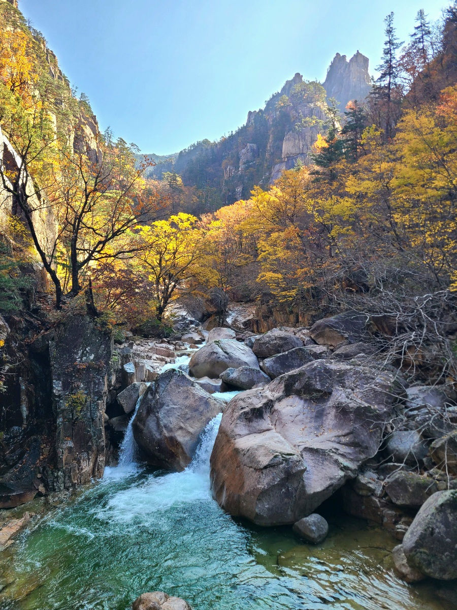 Seoraksan National Park - Yangpok Shelter Course - Cheonbuldong Valley