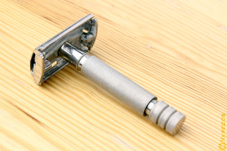 Thumbnail: Станок для безопасных бритв Волга